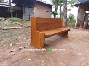 kursi gereja katolik sederhana 