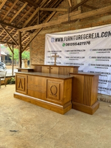 altar gereja HKBP tanjung pinang 