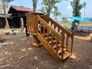 mimbar gereja jati besar 