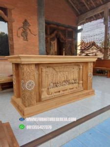 meja altar gereja tiang ukir 